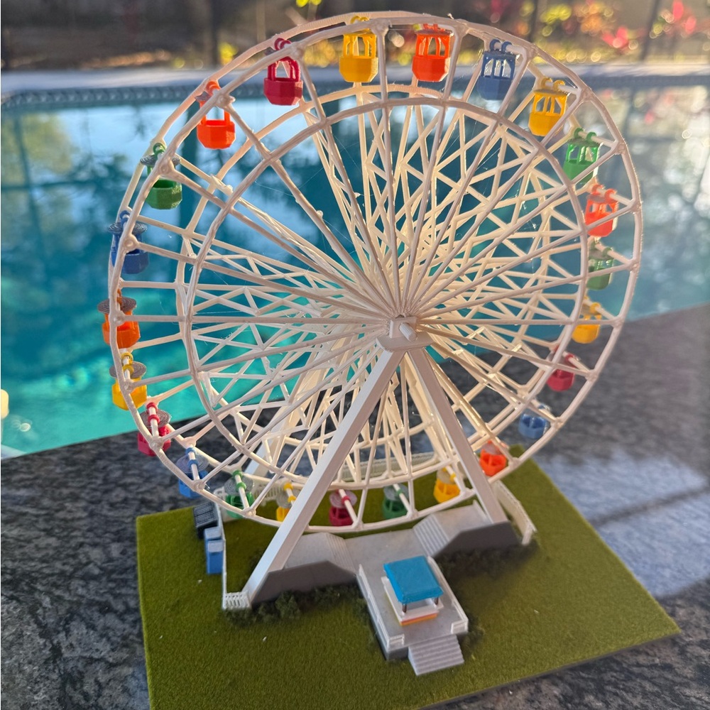 N-Scale Ferris Wheel Model Train layout/diorama/set amusement miniature park